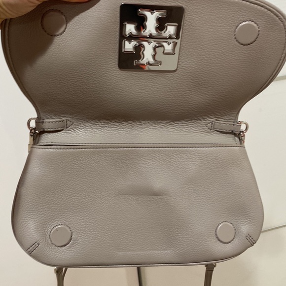 SALE 🔥🔥🔥EUC Tory Burch Miller Clutch with Strap - Picture 4 of 6